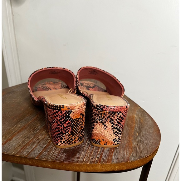 Old Navy's Faux Snakeskin Block Heel Mule sandal - Picture 5 of 6